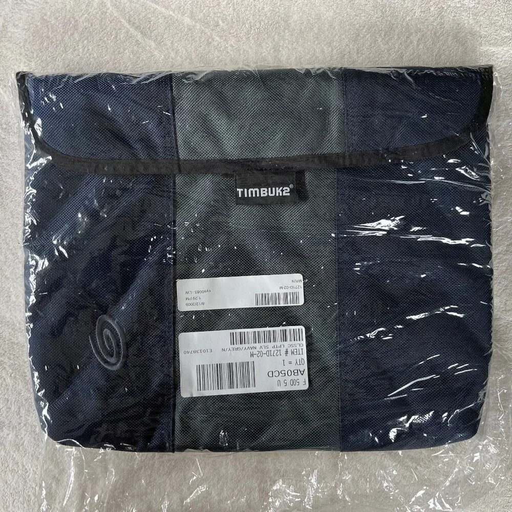 NWT Timbuk2 Laptop Sleeve Medium in navy/gray/navy